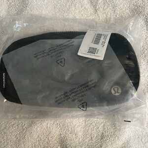 NWT Belt Bag - black